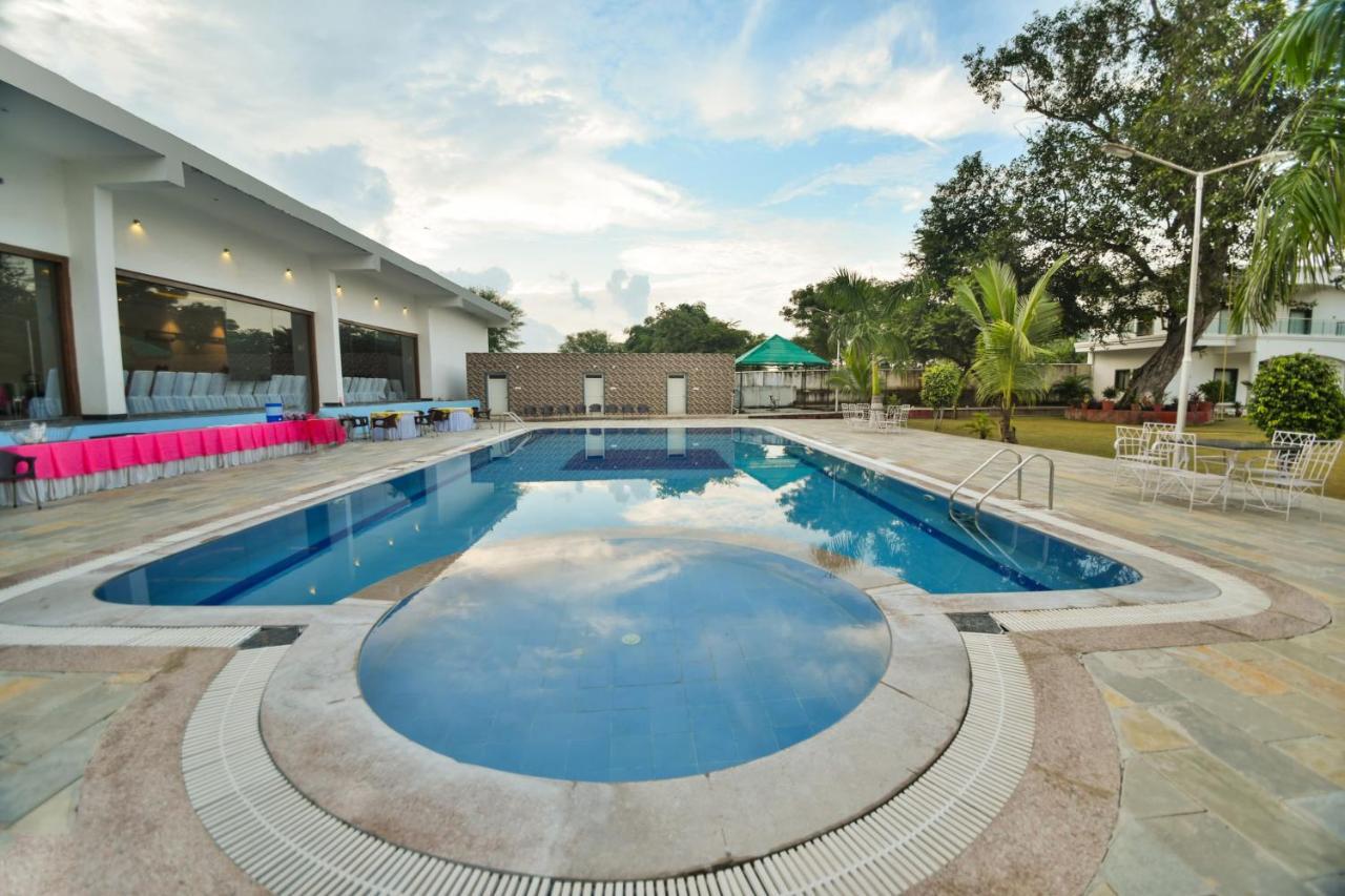 Palette - The Elegance Resort Chittorgarh Bagian luar foto
